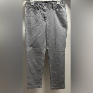 LANDS’ END size 6, gray, mid rise, straight leg pants.